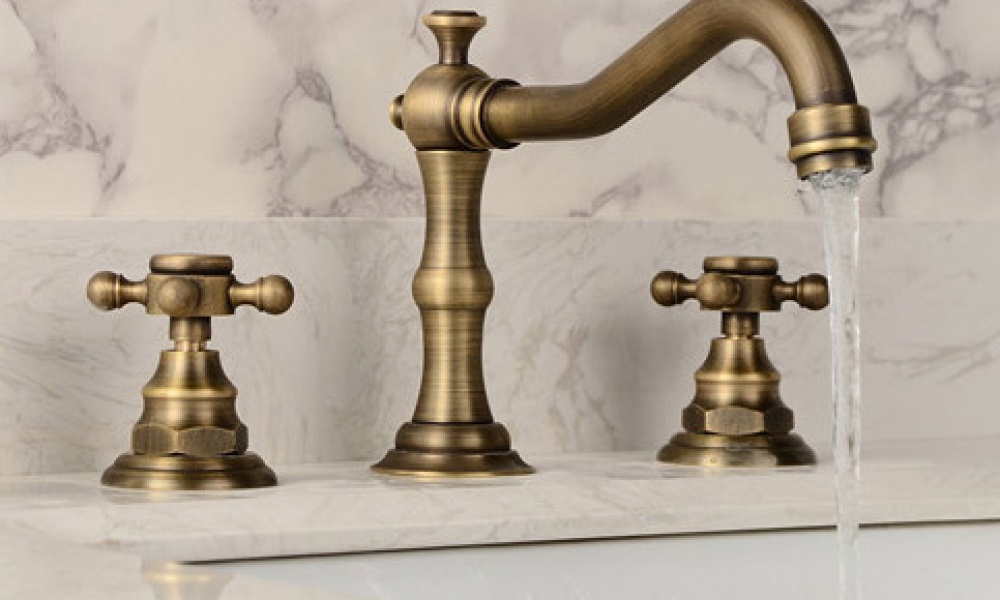 Sen tắm gắn bồn bằng đồng Kenly GCB07